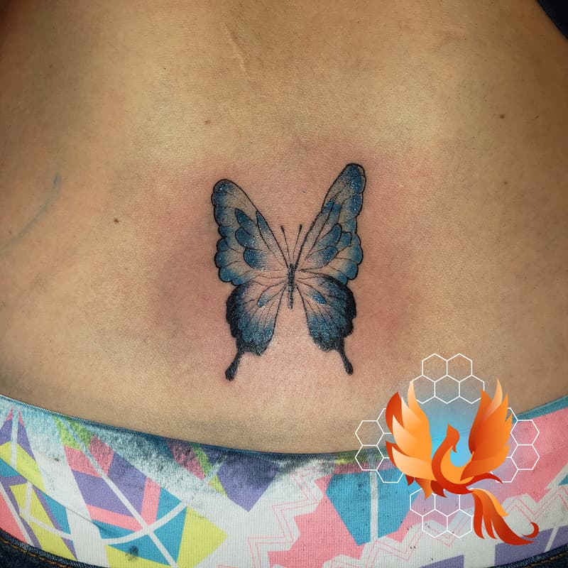Tatuaje femenino delicado - Kapeto Ink